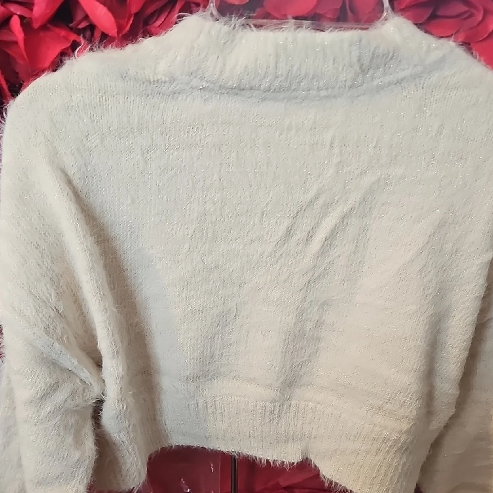 Sugar & Jade NWT Girls Cream Fuzzy Super Soft  Cropped Sweater Size Small (8)